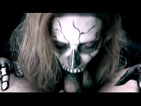 ❤️ 魔性の女、黒い口でチンコをしゃぶり、ザーメンを飲み込む。 ️❌ ポルノビデオ ❌️